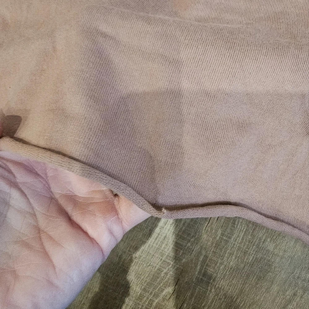 Uniqlo Dusty Rose Brand New condition sweater - Picture 3 of 4